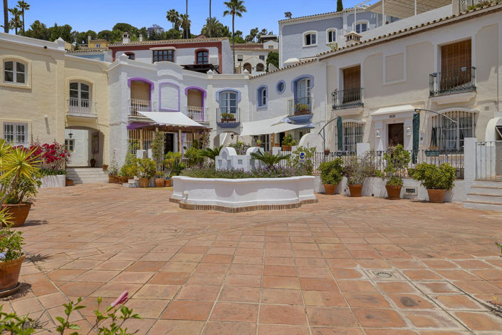Image No.10-3 Bed Townhouse for sale