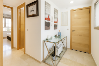 Modern-Hallway-with-Dubai-Art