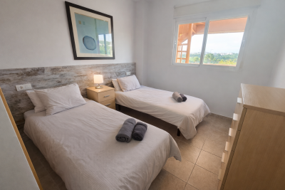 Contemporary-twin-bedroom-with-natural-light