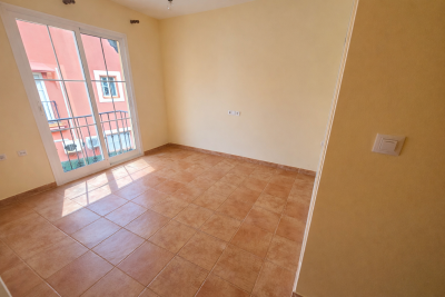 Sunlit-room-with-terracotta-tiles