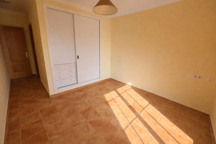 Image No.16-4 Bed Townhouse for sale