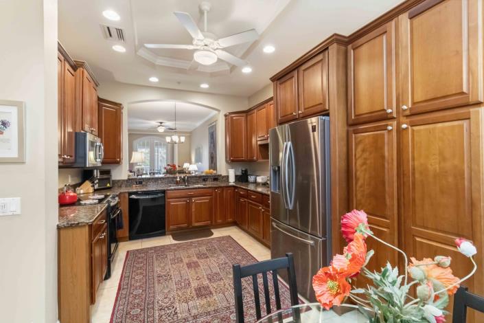 Image No.6-3 Bed Condo for sale