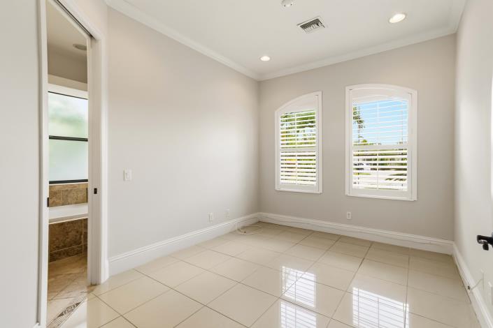 Image No.26-4 Bed House for sale