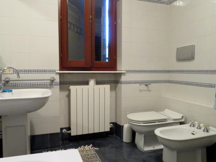 Image No.25-4 Bed Country Property for sale