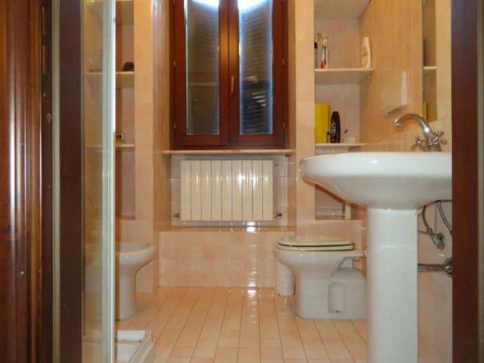 Image No.26-4 Bed Country Property for sale