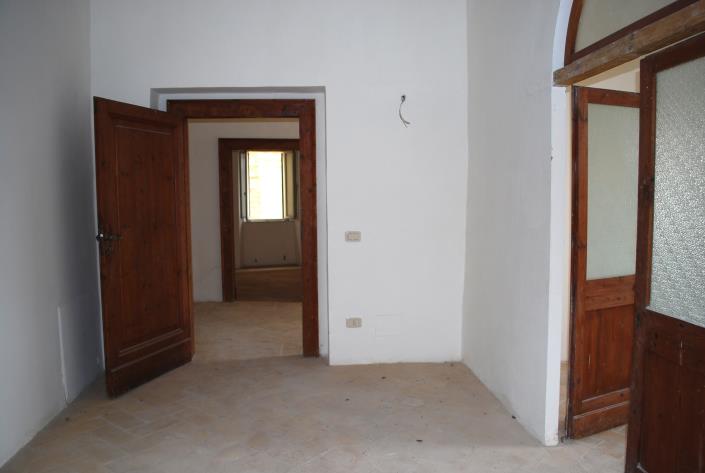 Image No.15-6 Bed Apartment for sale