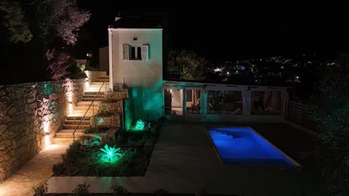 Image No.40-2 Bed Villa for sale