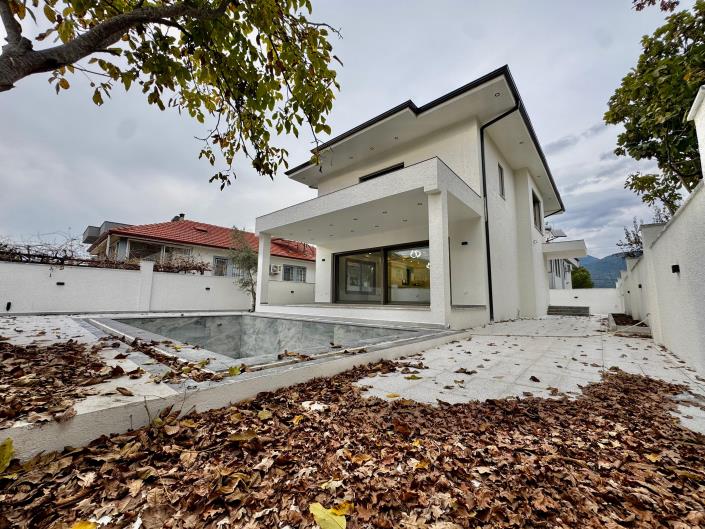 Image No.2-4 Bed Villa for sale