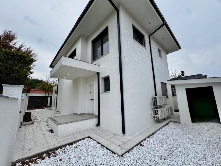 Image No.3-4 Bed Villa for sale