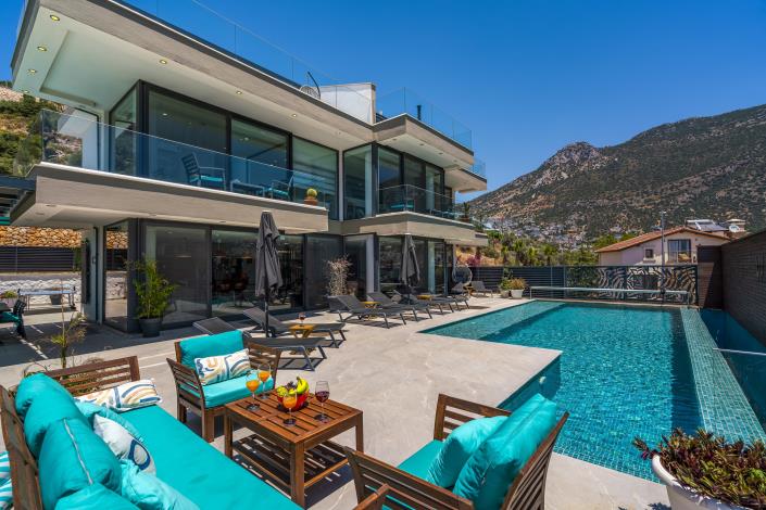 Image No.3-8 Bed Villa for sale