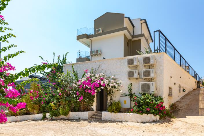 Image No.19-8 Bed Villa for sale