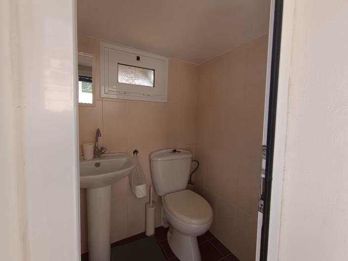 Image No.8-2 Bed House for sale