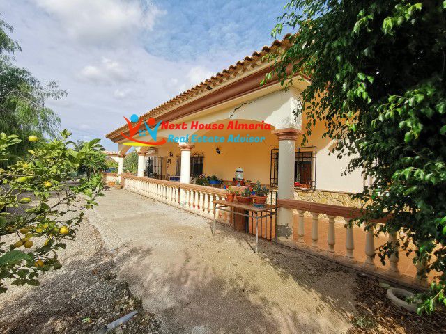 Image No.4-Maison de campagne de 6 chambres à vendre à Los Gallardos