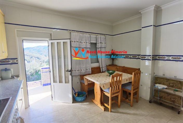 Image No.21-5 Bed Townhouse for sale