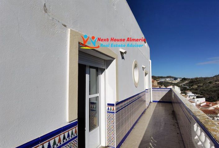 Image No.37-5 Bed Townhouse for sale