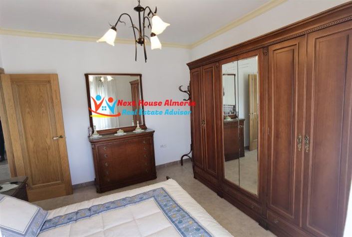Image No.45-5 Bed Townhouse for sale