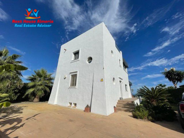 Image No.6-5 Bed Villa for sale