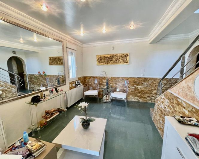 Image No.2-Villa de 6 chambres à vendre à Guardamar del Segura