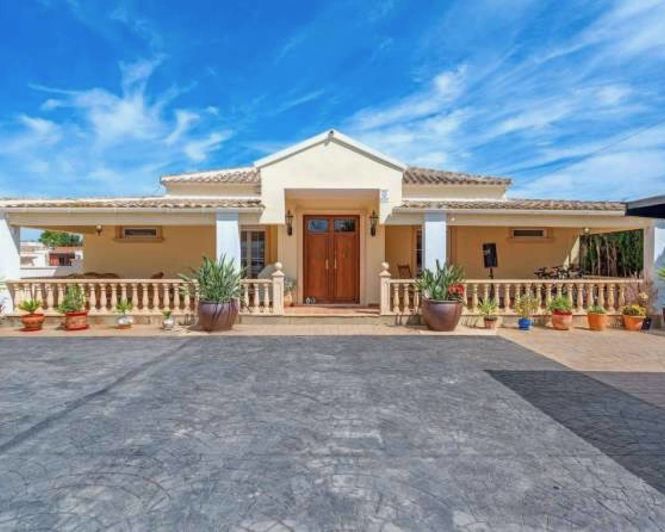 Image No.2-6 Bed Villa for sale