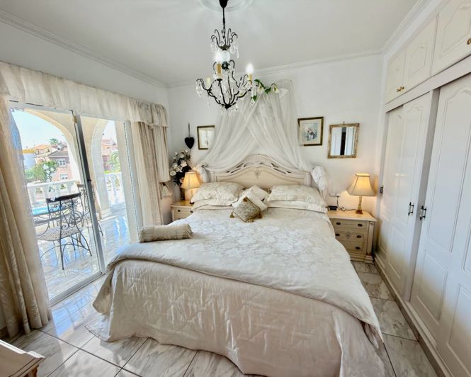 Image No.12-5 Bed Villa for sale