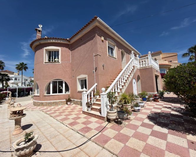 Image No.2-5 Bed Villa for sale