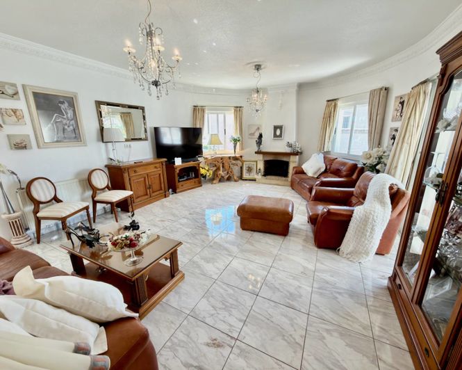 Image No.7-5 Bed Villa for sale