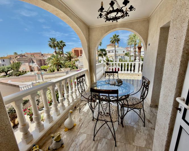 Image No.9-5 Bed Villa for sale