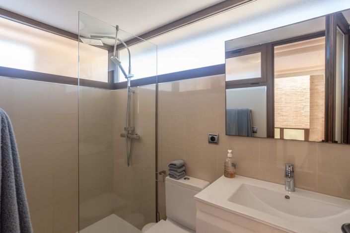 Image No.21-2 Bed Property for sale