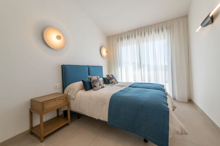 Image No.14-2 Bed Property for sale