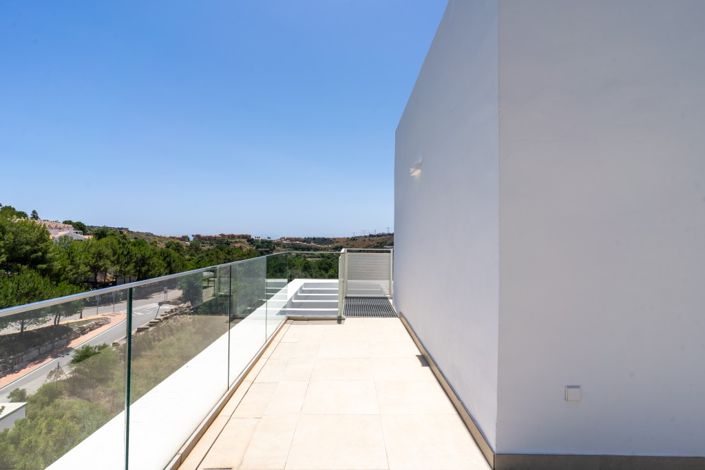 Image No.34-3 Bed Property for sale