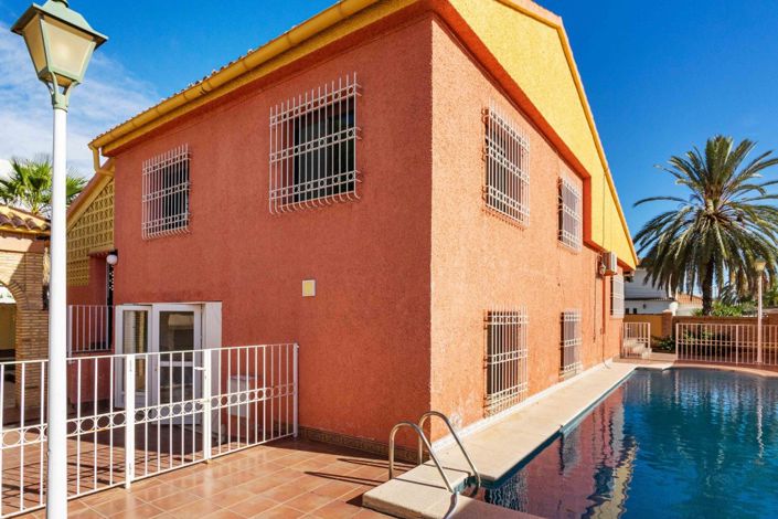 Image No.2-5 Bed Villa for sale