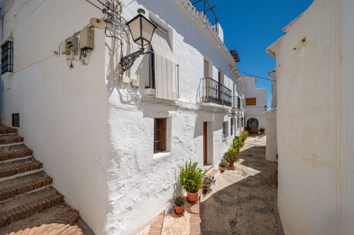 Image No.18-3 Bed Townhouse for sale