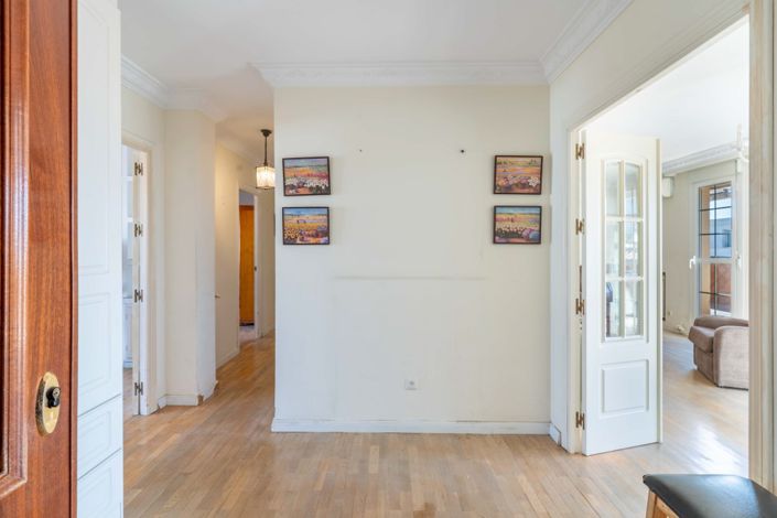 Image No.12-3 Bed Property for sale