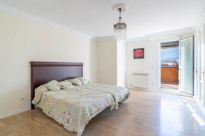 Image No.14-3 Bed Property for sale