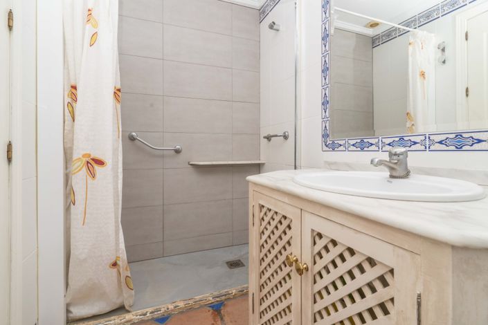 Image No.16-3 Bed Property for sale