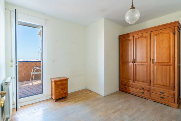 Image No.18-3 Bed Property for sale