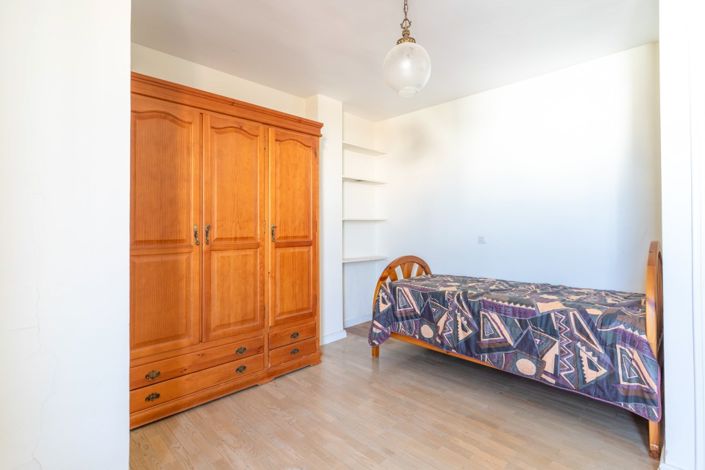Image No.19-3 Bed Property for sale