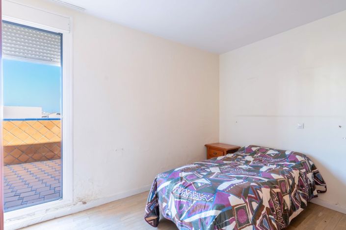 Image No.25-3 Bed Property for sale