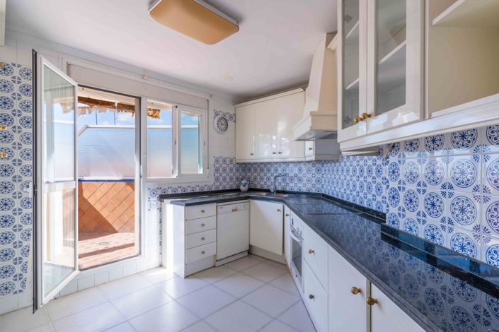 Image No.8-3 Bed Property for sale