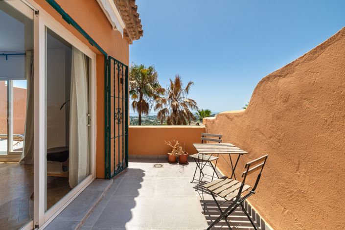 Image No.20-3 Bed Property for sale
