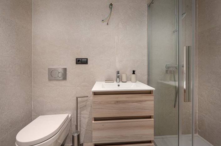Image No.12-2 Bed Property for sale