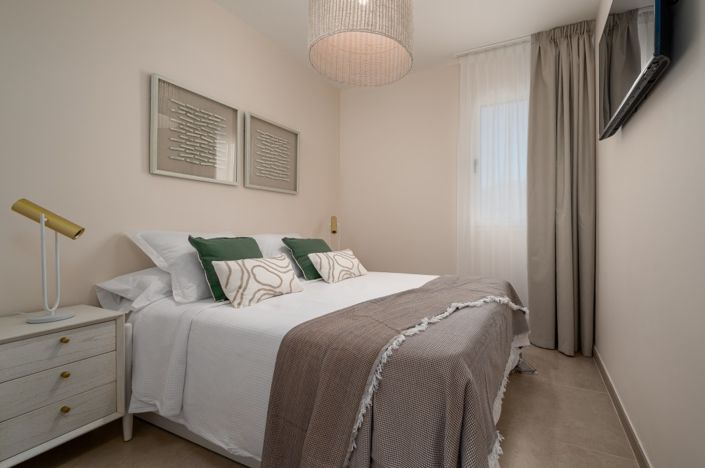 Image No.14-2 Bed Property for sale