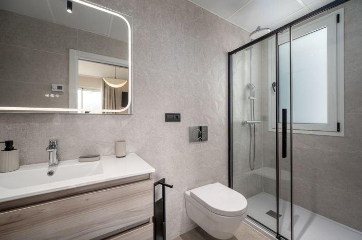 Image No.16-2 Bed Property for sale