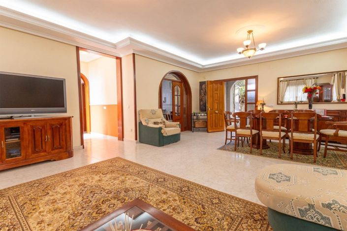 Image No.10-5 Bed Villa for sale