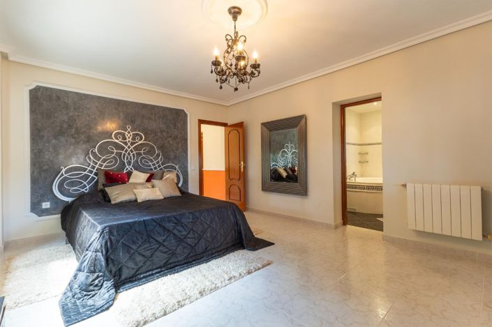 Image No.13-5 Bed Villa for sale