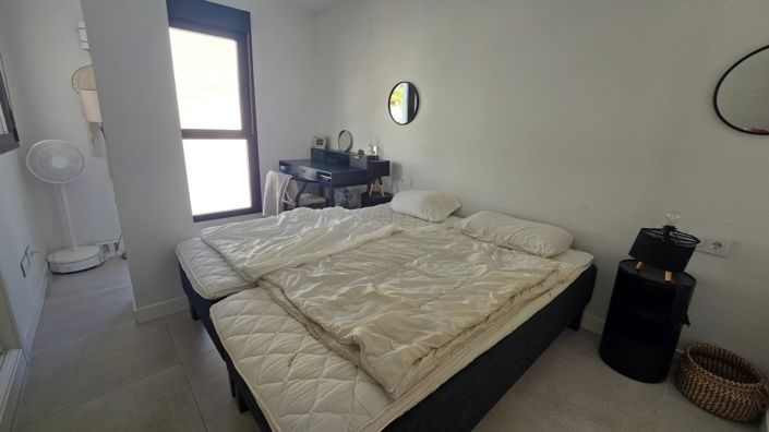 Image No.12-2 Bed Property for sale