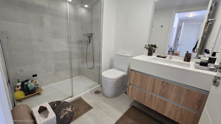 Image No.15-2 Bed Property for sale