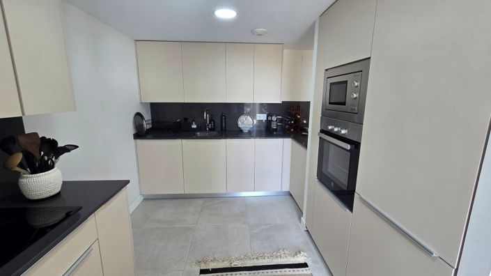 Image No.8-2 Bed Property for sale