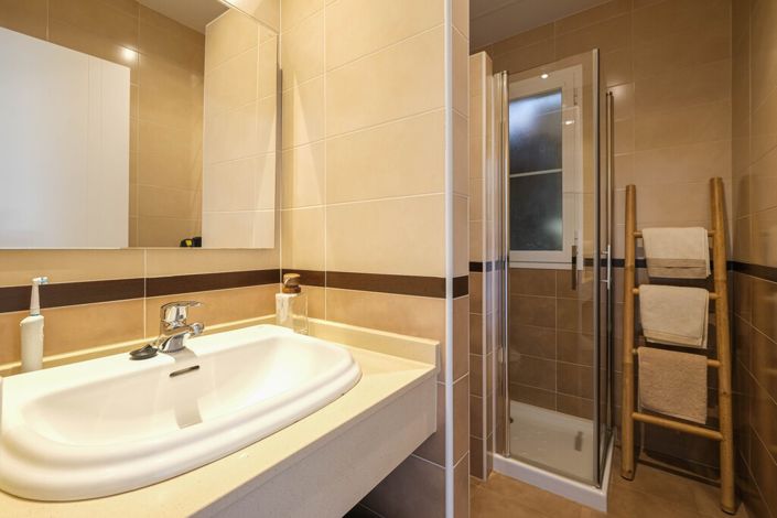 Image No.19-2 Bed Property for sale