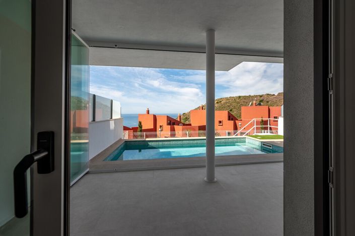 Image No.10-2 Bed Property for sale